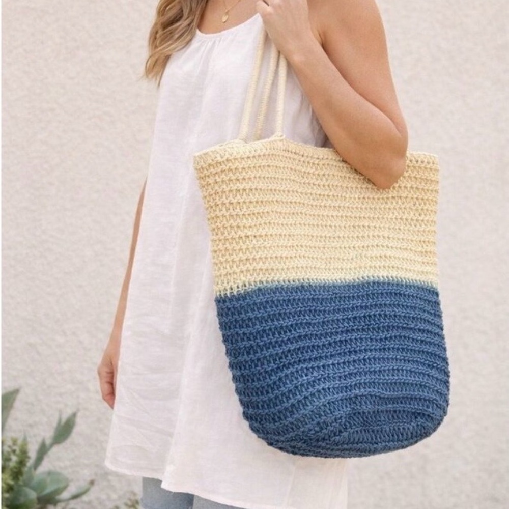 Old Navy Blue and Cream Women's Tote/Beach Bag NWOT